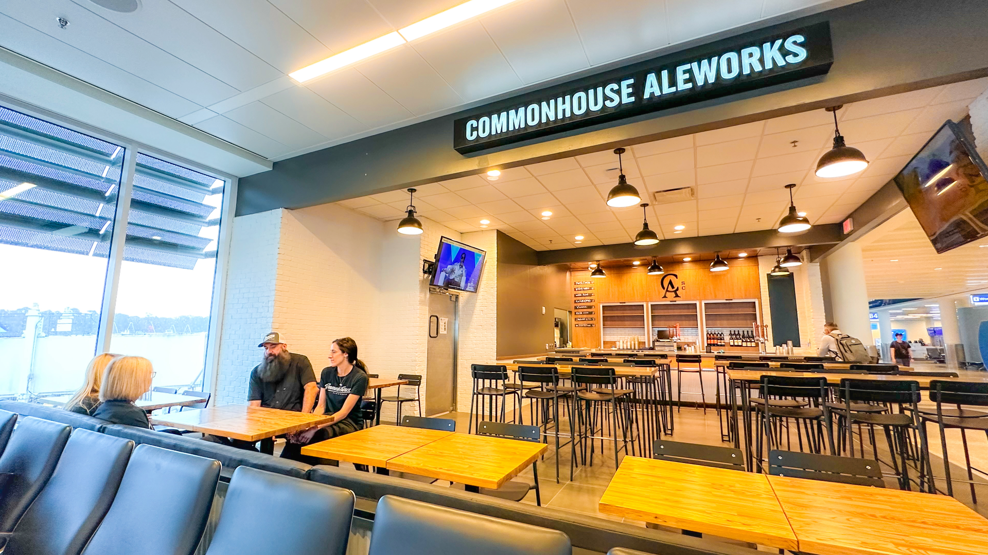 Popular North Charleston taproom opens Charleston airport location